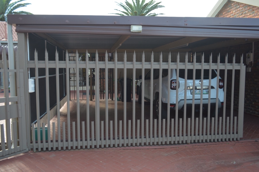 6 Bedroom Property for Sale in Doringkruin North West